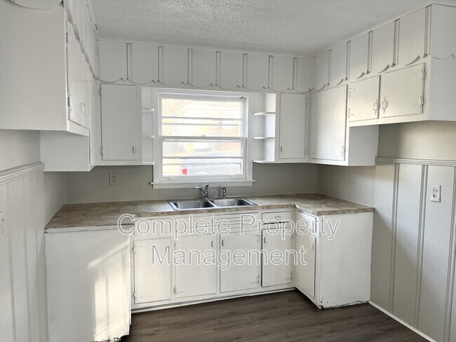 Foto del edificio - 7136 Paris Ave