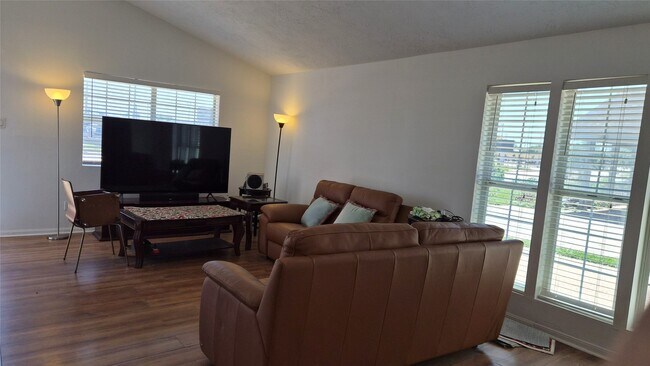 Building Photo - 8316 Beechnut St