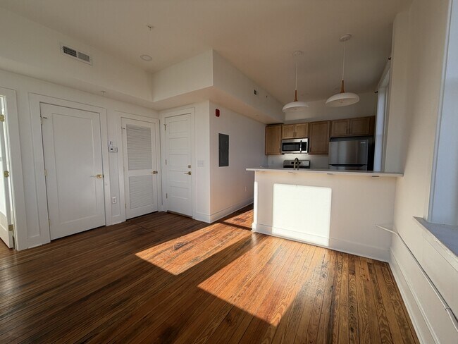 Building Photo - 901 Fifth Street - 202