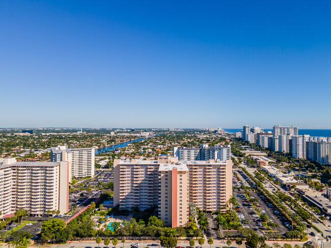 Foto aérea - Coral Ridge Towers South