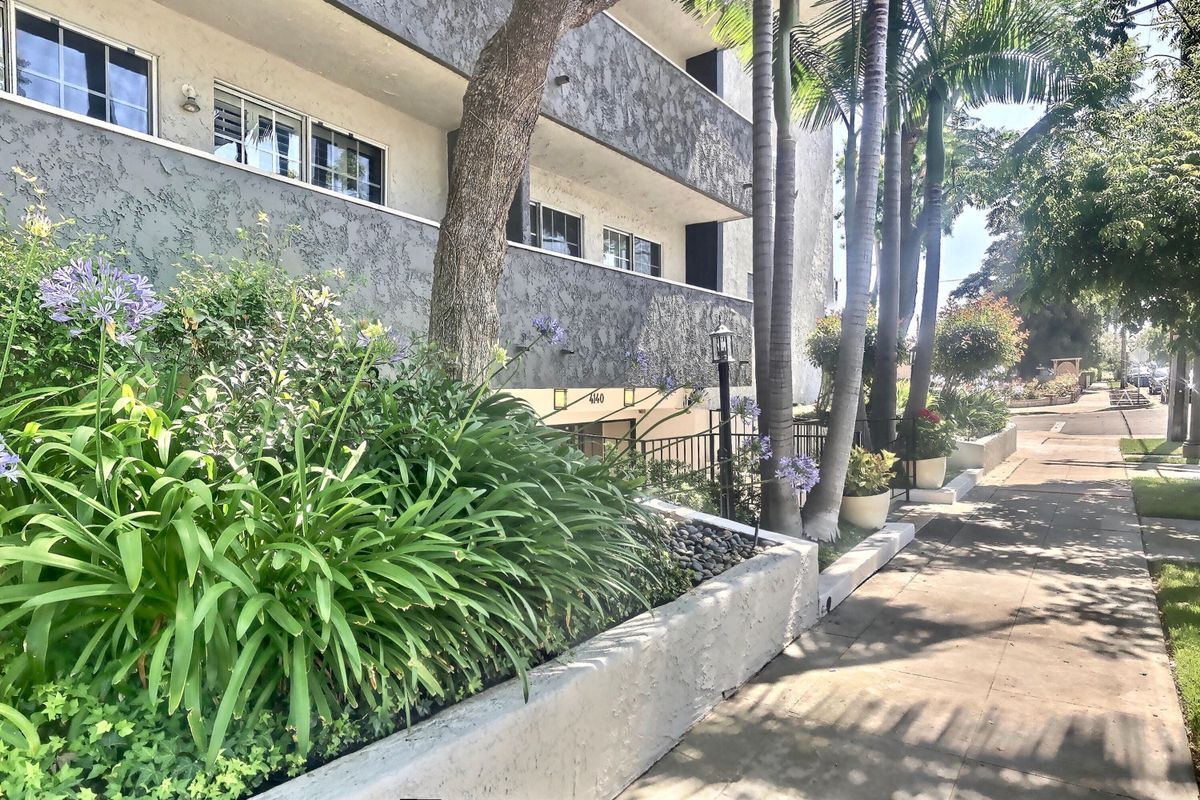Foto del edificio - 4140 Warner Blvd