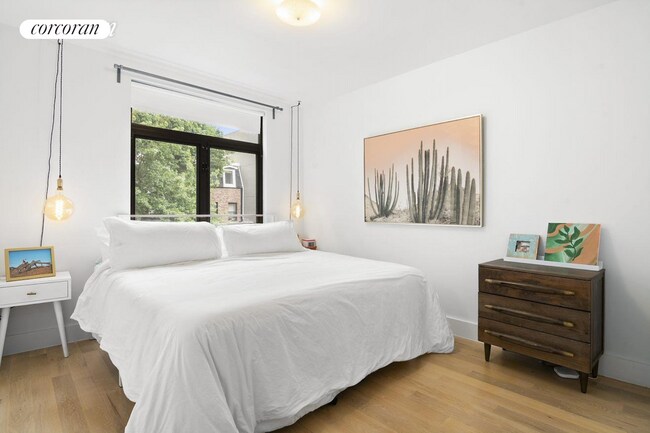 Building Photo - 167 Madison St