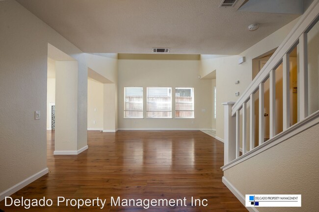 Building Photo - 4 br, 2.5 bath House - 291 Clearpointe Drive