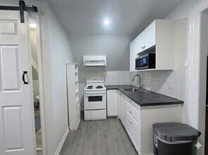 Building Photo - 99 Mary St