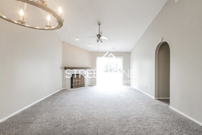 Building Photo - A charming 3 Bedroom Home! Now offering $5...