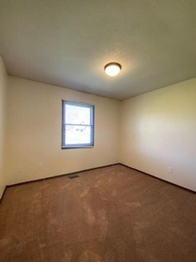 Building Photo - 1312 Co Rd 6