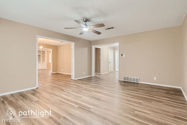 Building Photo - 4 br, 2.5 bath House - 3404 Woodford Drive...