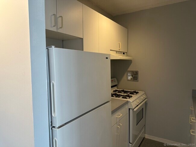 Building Photo - 27 Northill St