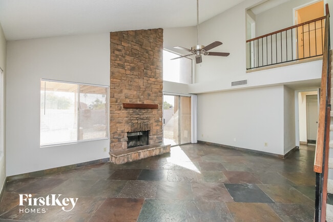 Building Photo - 3941 W Denver St