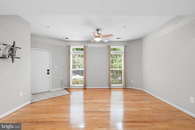 Foto del edificio - 7240 Elkridge Crossing Way