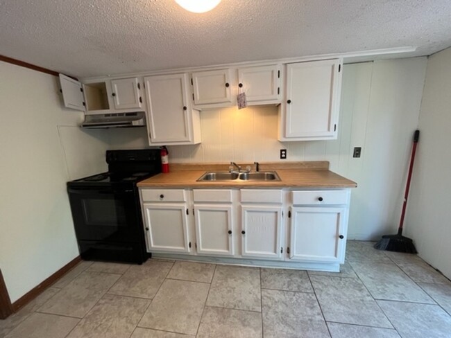 Building Photo - Renovated 1 Bedroom 1 Bath Loft for Rent!!