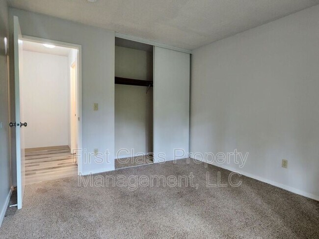 Building Photo - 3618 SW BEAVERTON HILLSDALE HWY