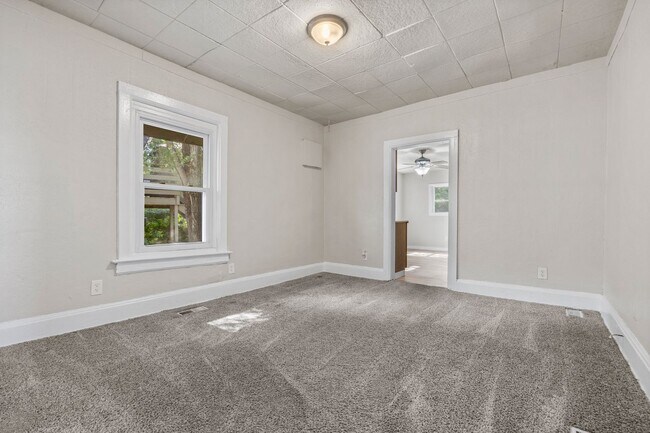 Building Photo - 3410 Easton Blvd