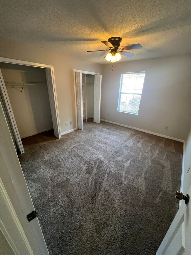 Building Photo - Serene 2-Bed Oasis in North Charleston – Lush Surroundings & Modern Comforts