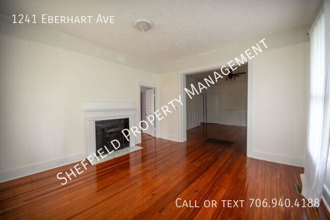 Foto del edificio - 1241 Eberhart Ave