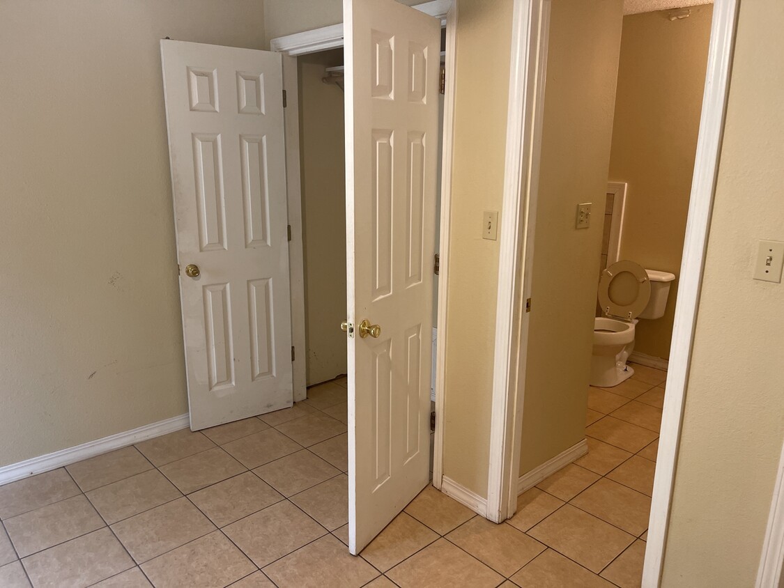 Primary Photo - 1416 McHenry St