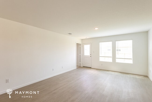 Building Photo - 2404 Shady Grv