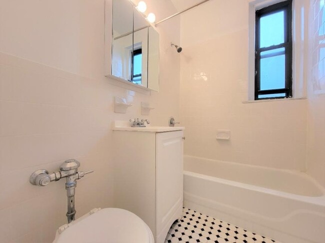 Building Photo - 0 bedroom in ASTORIA NY 11106
