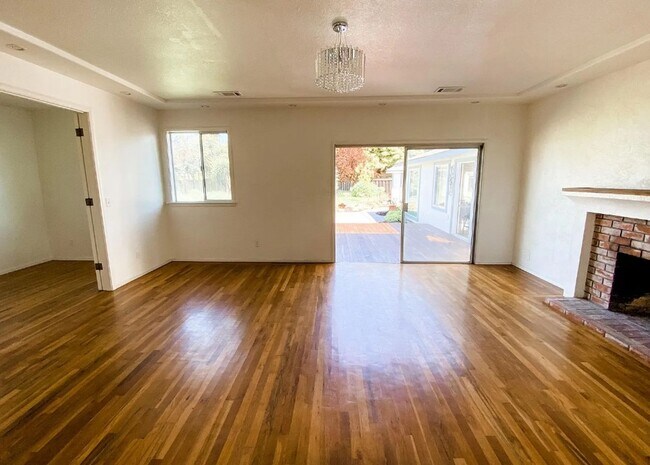Foto del edificio - BEAUTIFUL HOME IN DESIREABLE CENTERVILLE, ...