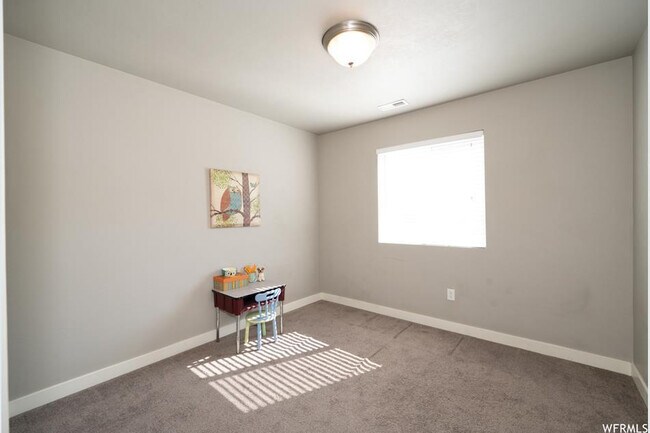 Building Photo - 14431 S Ferndale Way