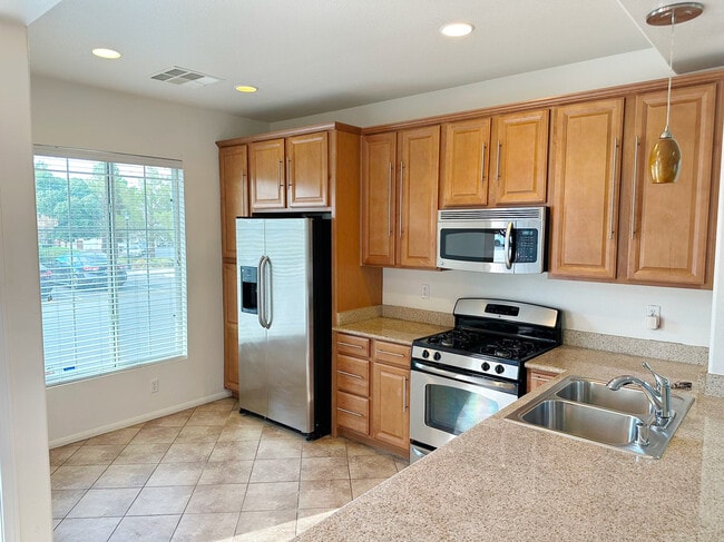 Building Photo - 1721 Spanish Sky Ave