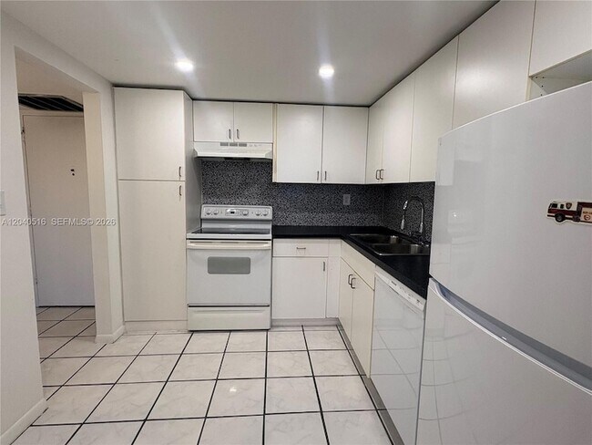 Foto del edificio - 2741 Taft St