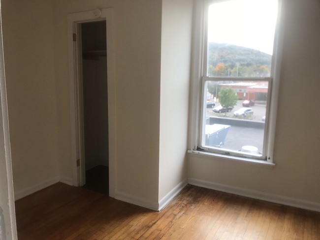 Building Photo - 1175 Vestal Ave