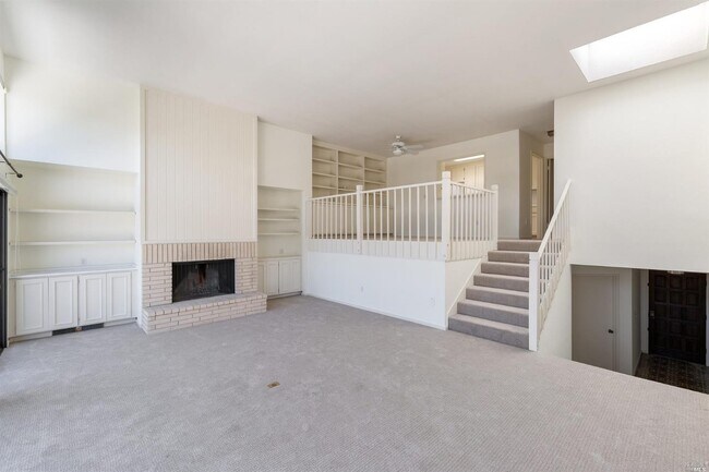 Building Photo - 5 Greenside Way
