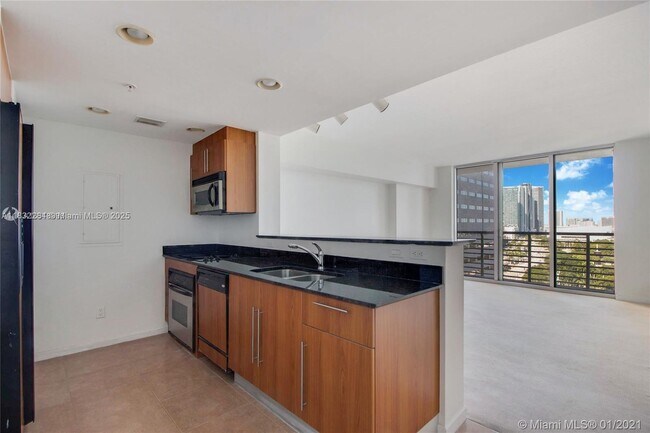 Foto del edificio - 325 S Biscayne Blvd