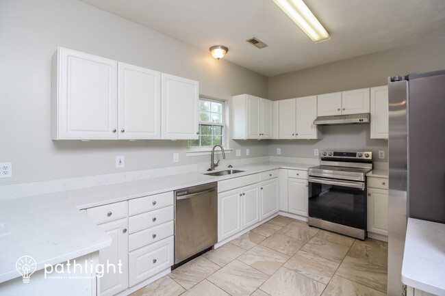 Building Photo - 1292 Raynor Dr