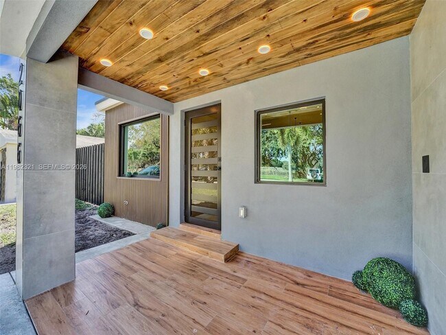 Foto del edificio - 2066 NE 174th St