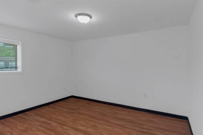 Building Photo - 3020 Delmar Ln NW