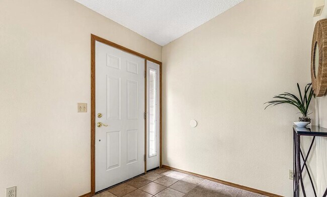 Building Photo - Charming 4 Bedroom 3 Bathroom in Longmont ...