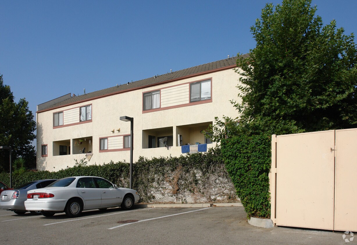 Building Photo - 966 5th Ave
