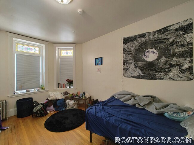 Foto del edificio - 447 Park Dr