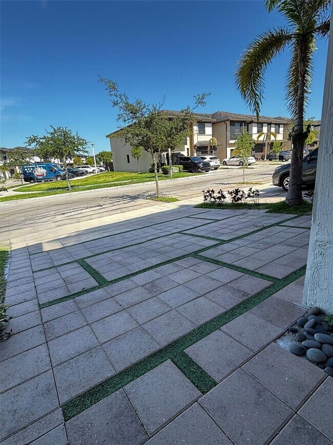Foto del edificio - Northwest 91st Court, Miami Lakes, FL 33018 - 3 BR 2.5 BA townhouse