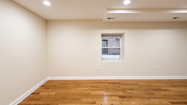 Foto del edificio - 3354 W Wilson Ave