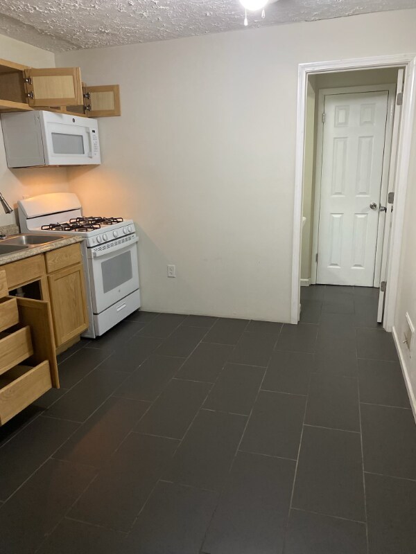 Foto del edificio - 116 Clinton Springs Ave