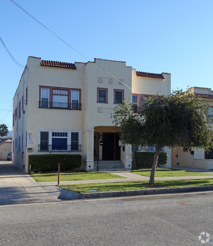 Building Photo - 117-121 E Avenue 44