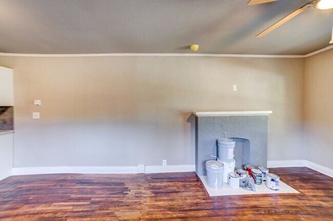 Foto del edificio - 2205 E 8th St