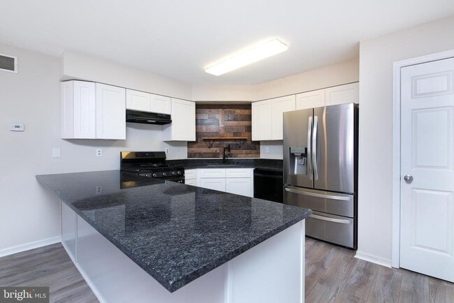 Foto del edificio - 200 Dylan Dr