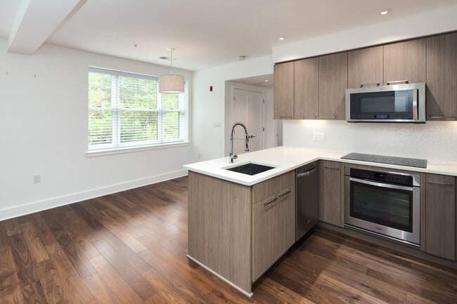 Building Photo - Beautifully renovated 1 bdrm on Meridian H...
