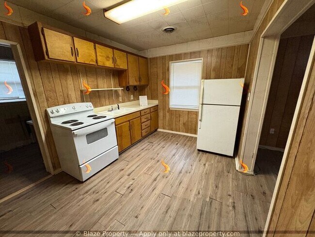 Foto del edificio - For Rent: 2 Bed / 1 Bath Home – Ready for ...