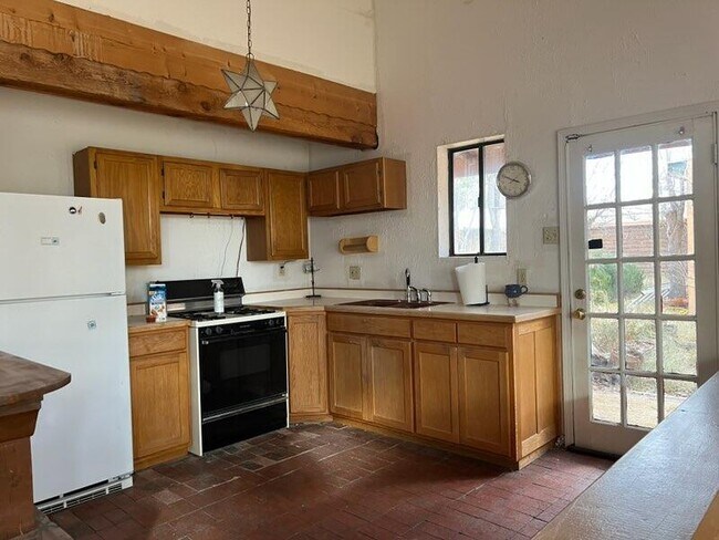 Foto del edificio - 122 Girard Blvd SE