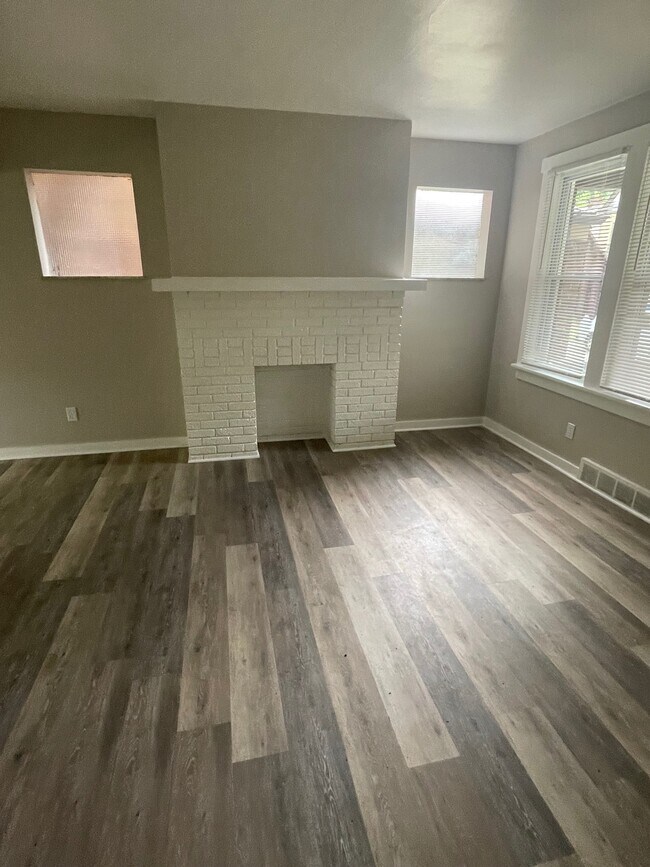 Building Photo - 3052 Zephyr Ave