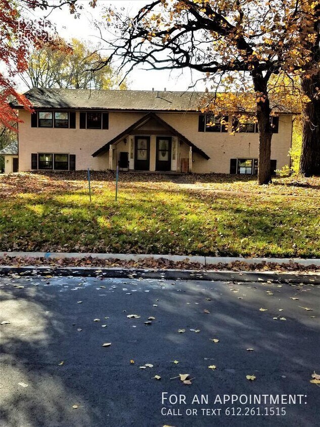 Foto principal - 12817 15th Ave N