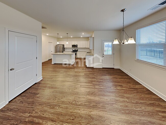 Building Photo - 4261 Longfellow Dr