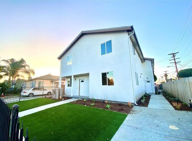 Building Photo - 84(1019E)