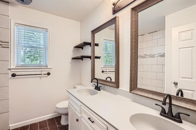 Foto del edificio - 1712 Hermitage Dr