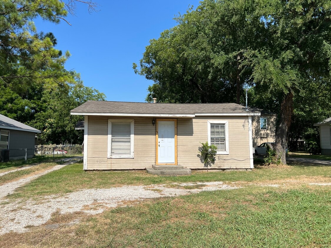 315 Ritchey St, Gainesville, TX 76240 House Rental in Gainesville, TX